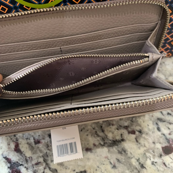 NWT Authentic Tory Burch Britten Gray Wallet - Picture 8 of 8